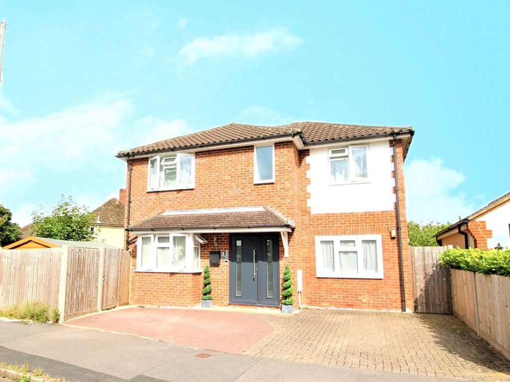 4 bed detached house for sale in Albany Close, Fleet GU51, £650,000