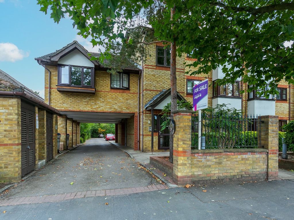 1 bed flat for sale in St. Albans Road, Watford, Hertfordshire WD25, £