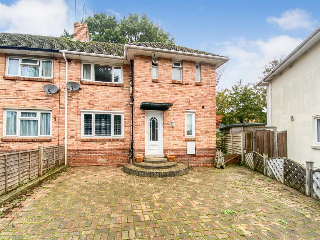 3 bed end terrace house for sale in Alder Crescent, Poole BH12, £