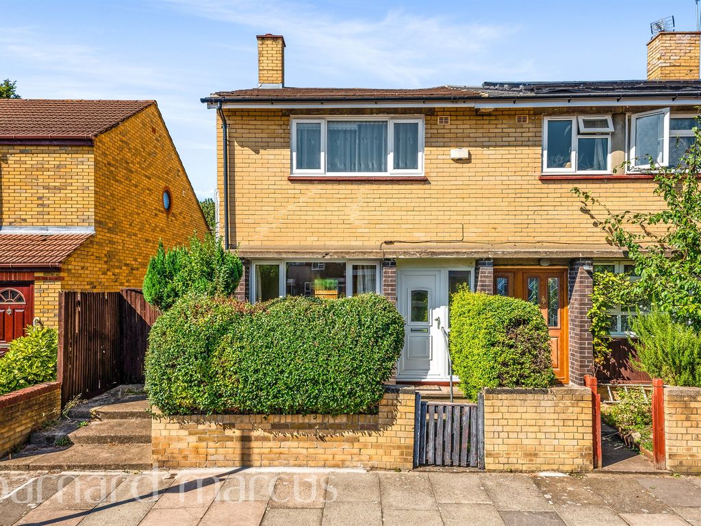 2 bed property for sale in Coleridge Close, London SW8, £600,000 Zoopla