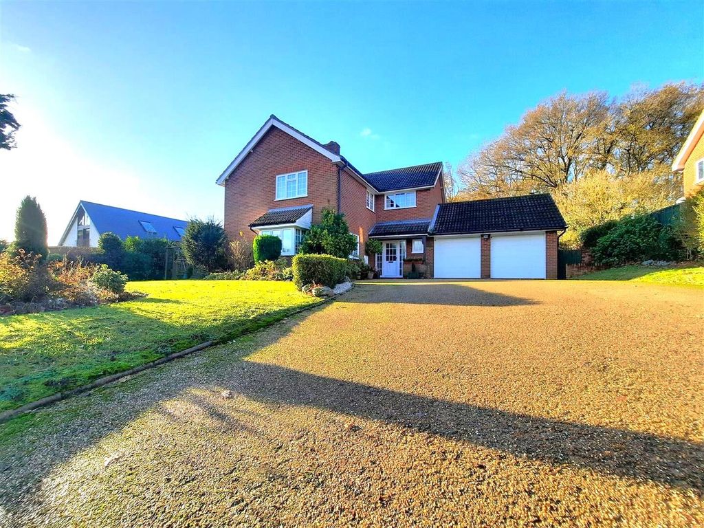 5 bed detached house for sale in Brook Lane, Playford, Ipswich IP6, £