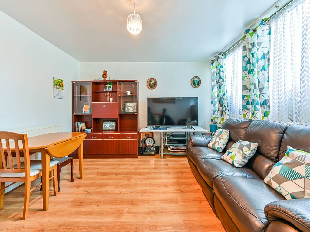 2 bed flat for sale in Kettleby House, Brixton, London SW9, £325,000