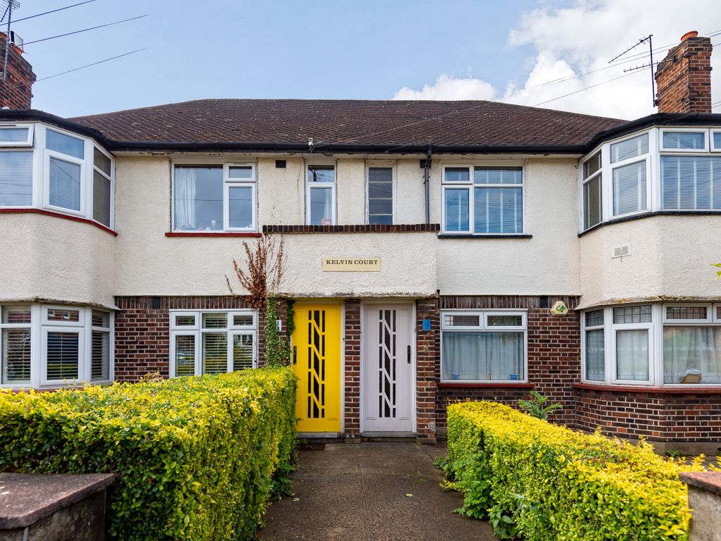 Woodlands Grove, Isleworth TW7  