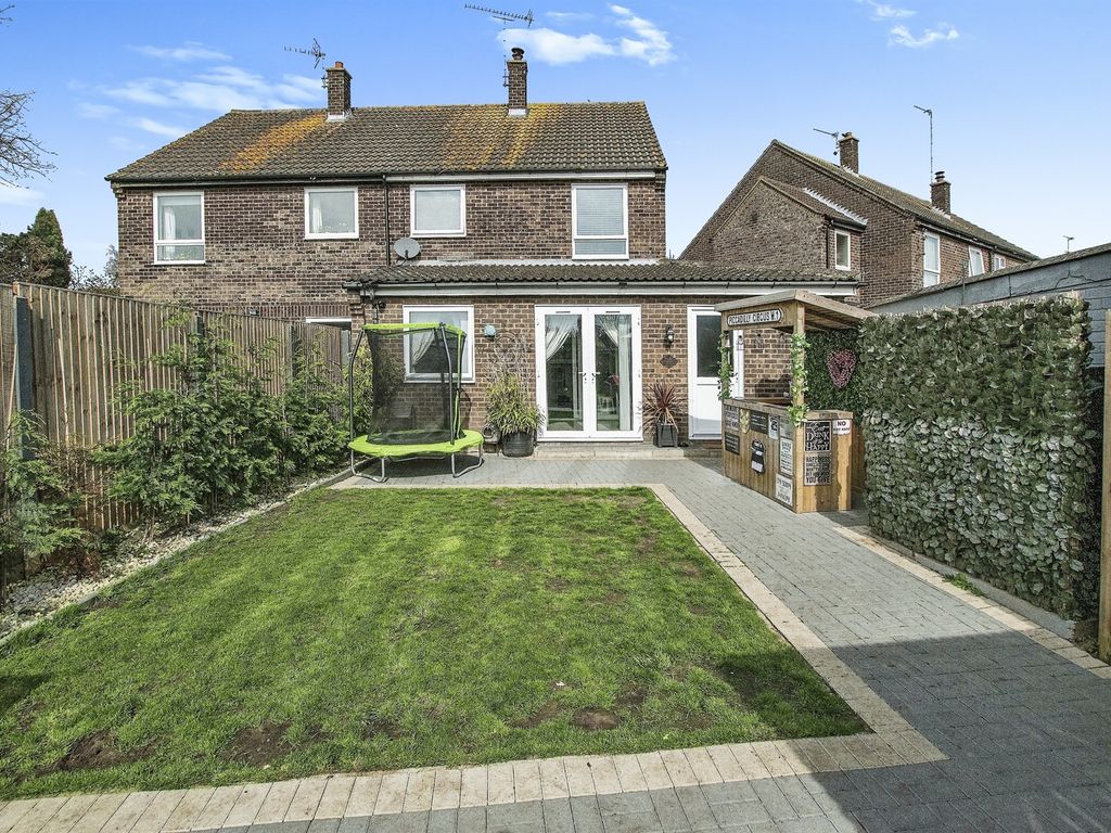 4 bed semidetached house for sale in Lyndford Road, Stalham, Norwich