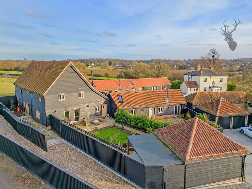 4 bed barn conversion for sale in Abridge Road, Abridge, Romford RM4, £