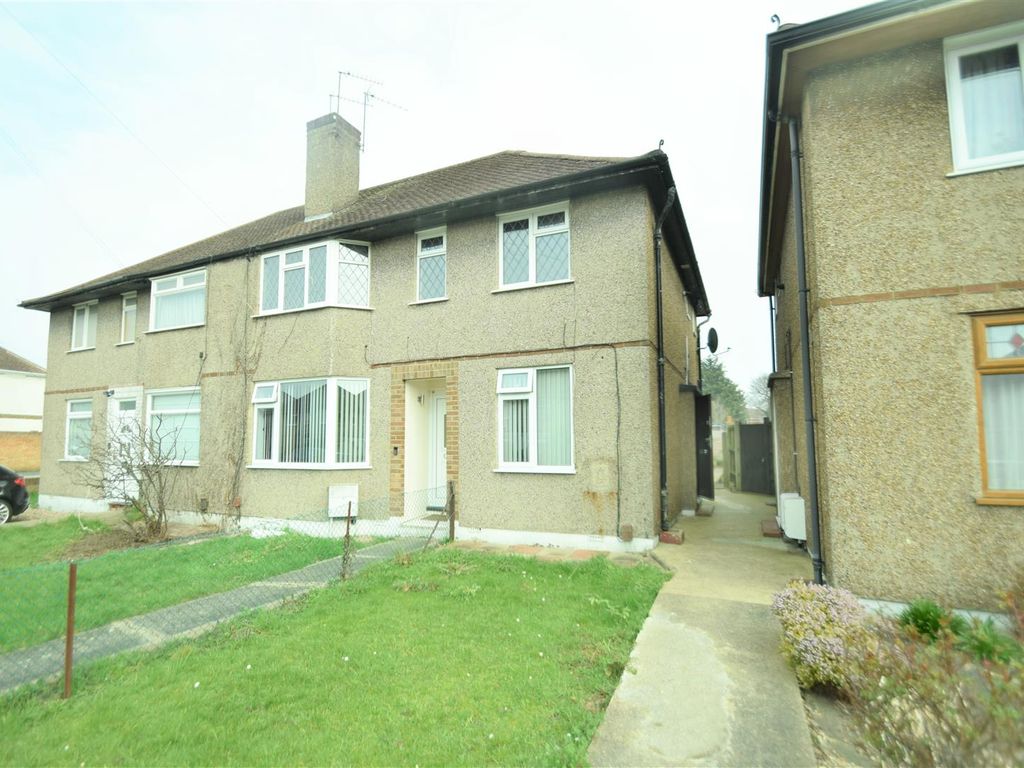 2 bed to rent in Pinewood Avenue, Hillingdon UB8, £1,650 pcm