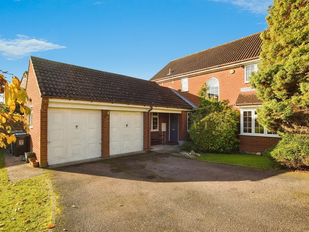4 bed detached house for sale in The Lawns, Hemel Hempstead HP1, £