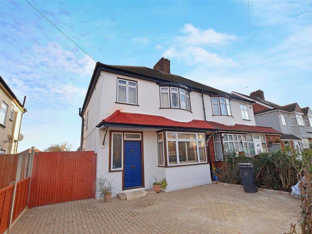 3 bed semidetached house to rent in Argyle Avenue, Hounslow TW3, £