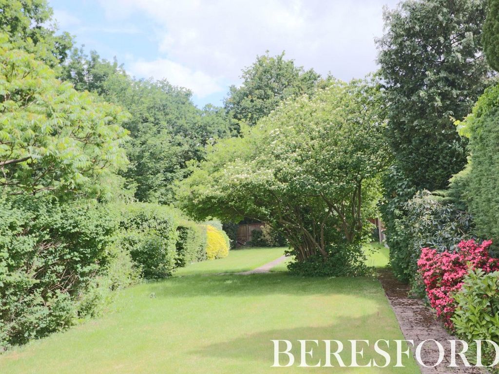 3 bed detached house for sale in Huntsmans Drive, Upminster RM14 Zoopla