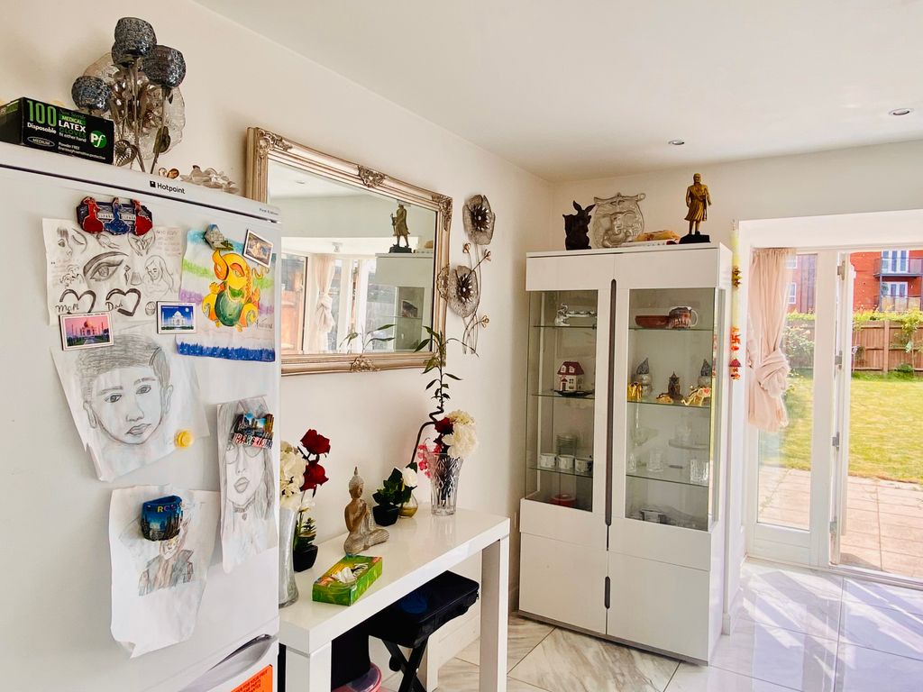 4 bed semidetached house to rent in Weldon Road, Ebbsfleet Valley Castle Hill DA10