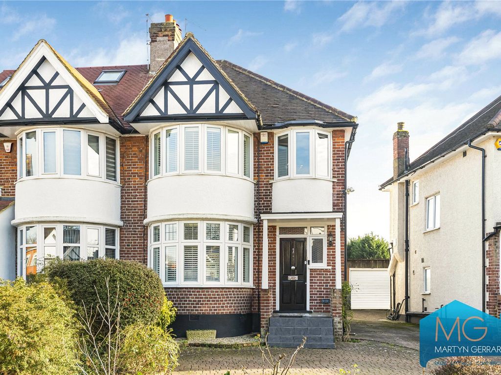 3 bed semidetached house for sale in Maxwelton Close, Mill Hill