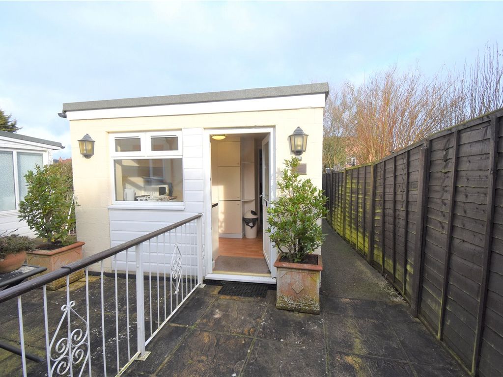 1 bed flat to rent in Maple Crescent, Newbury, Berkshire RG14 Zoopla