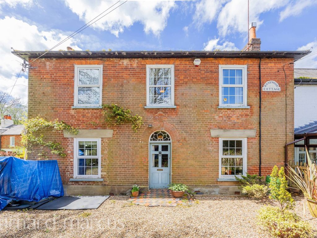 5 bed semidetached house for sale in Horsham Road, Mid Holmwood