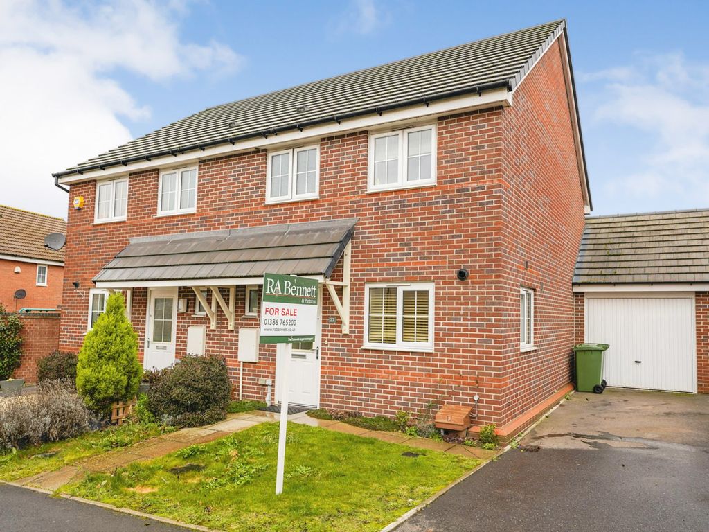 3 bed semi-detached house for sale in sunset way, evesham, worcestershire wr11