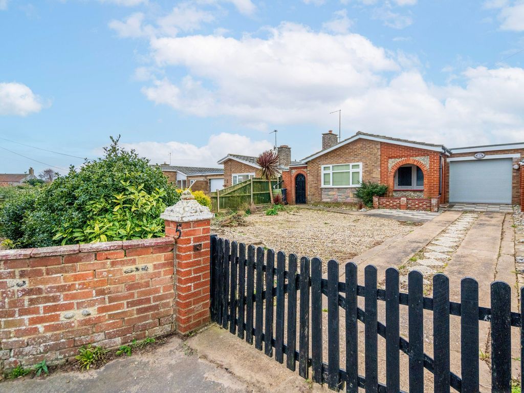 2 bed semidetached bungalow for sale in Coast Road, Bacton, Norwich