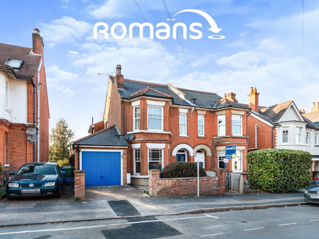 4 bed semidetached house to rent in St. Michaels Road, Aldershot GU12