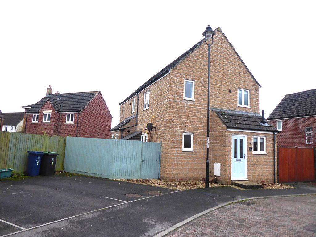 1 bed semidetached house to rent in Deer Gardens, Gillingham SP8, £750