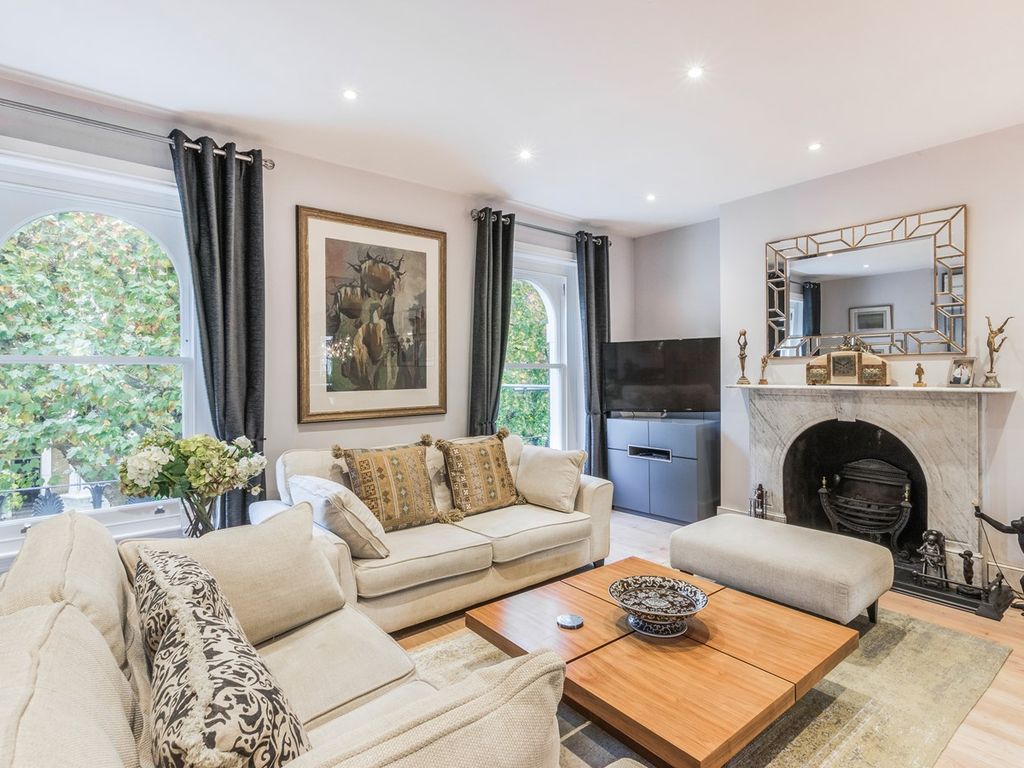 3 bed flat for sale in Hammersmith Grove, Brackenbury Village