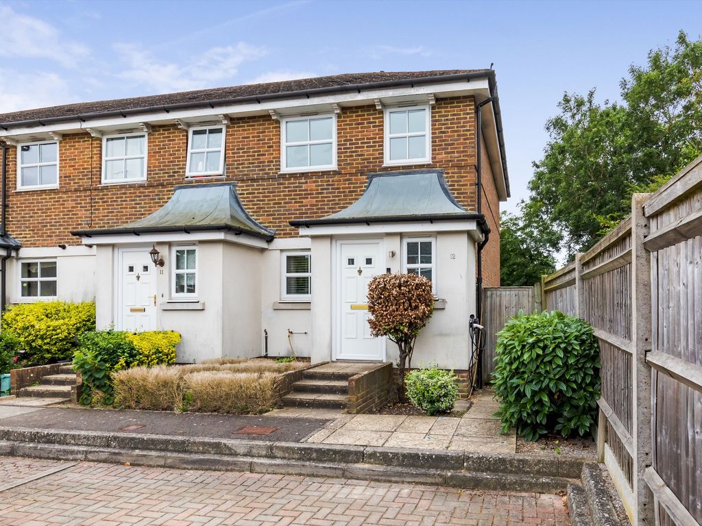 2 bed end terrace house for sale in Mead Place, Smallfield RH6 Zoopla