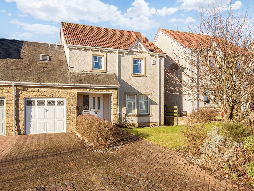 4 bed semidetached house for sale in Taeping Close, Cellardyke