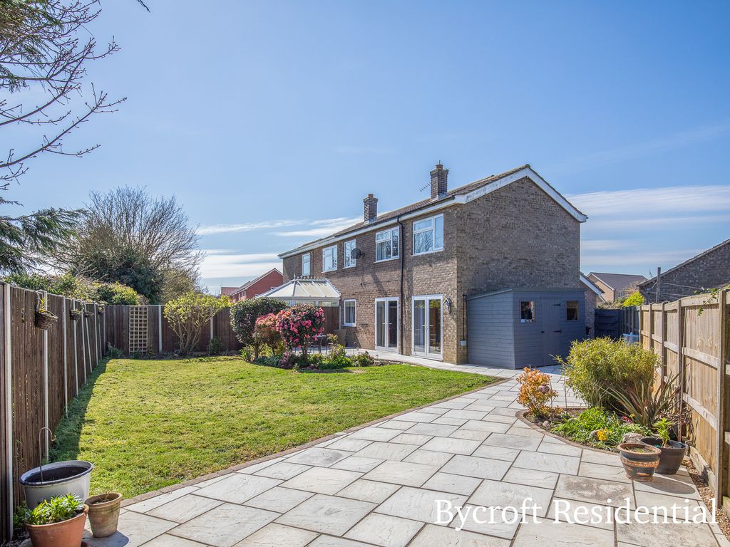 4 bed semidetached house for sale in Merriman Road, Martham, Great