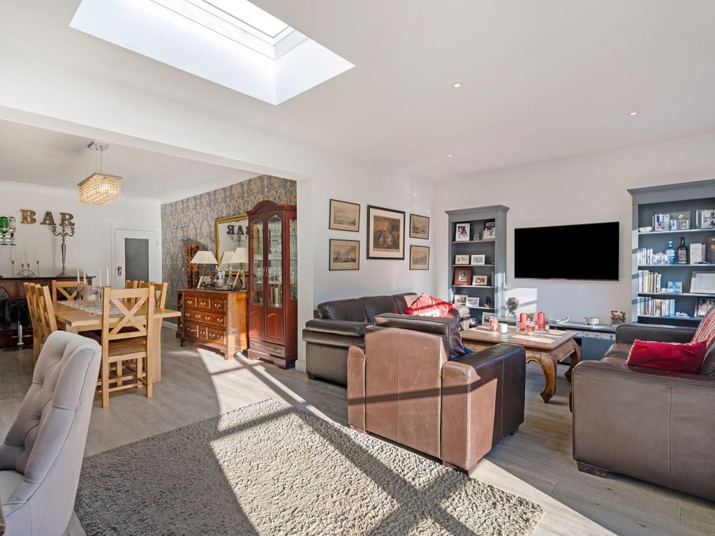 4 bed detached house for sale in Chapel Way, Epsom KT18, £750,000 Zoopla