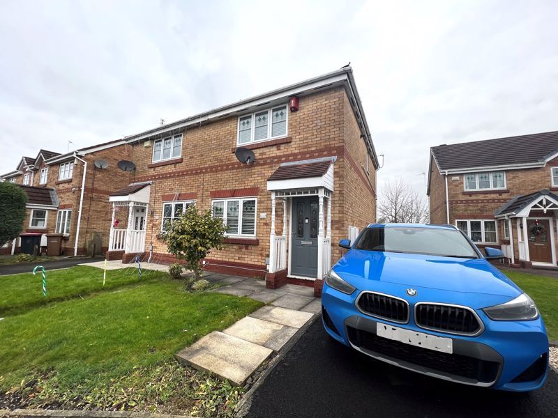 3 bed semidetached house to rent in Hinchley Way, Pendlebury, Swinton