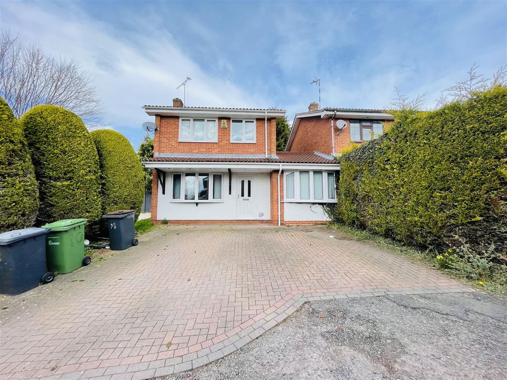 4 bed linkdetached house for sale in Keats Close, Galley Common