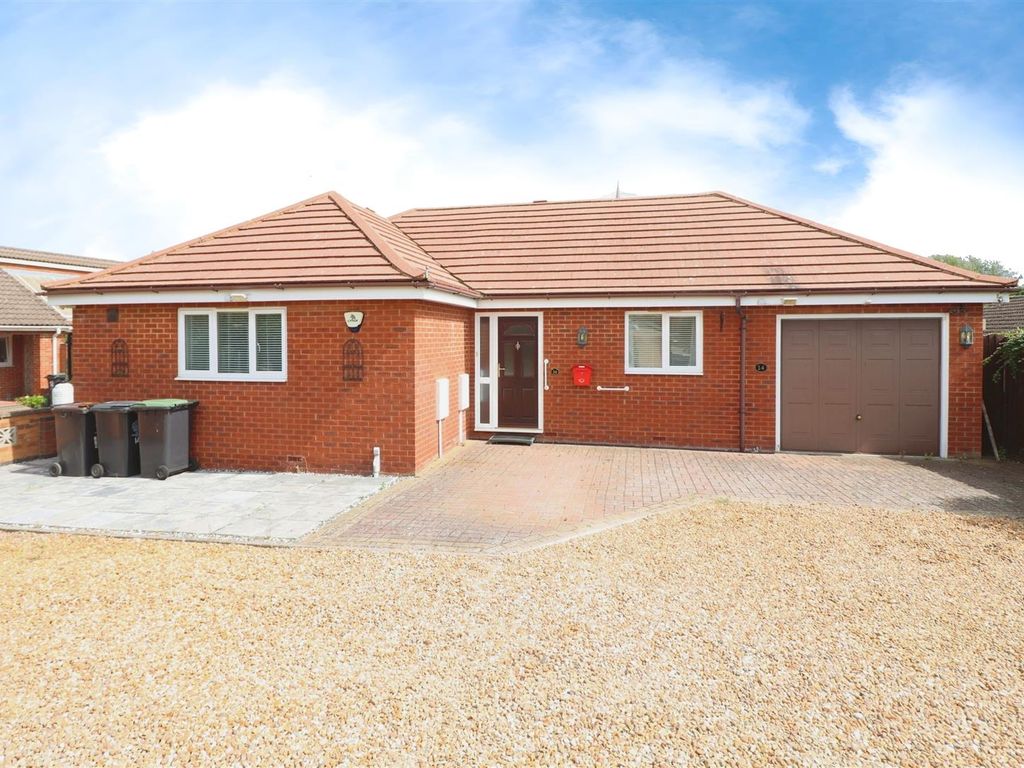 3 bed detached bungalow for sale in East Langham Road, Raunds NN9, £