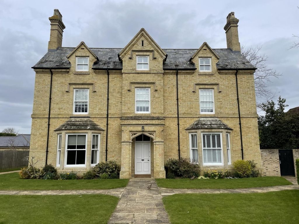 2 bed flat for sale in Silsoe House, 2, Ampthill Road, Bedford