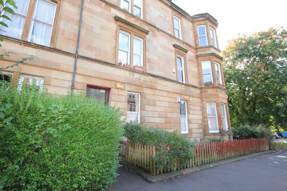 3 bed flat for sale in Keir Street, Pollokshields, Glasgow G41, £
