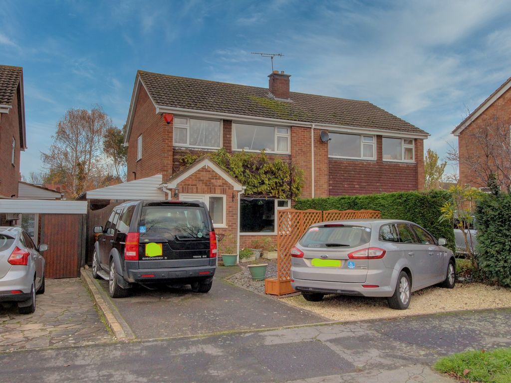 3 bed semidetached house for sale in Waterfall Way, Barwell, Leicester