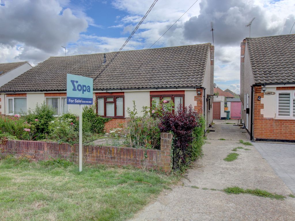 2 bed semidetached bungalow for sale in Shelley Avenue, Langdon Hills