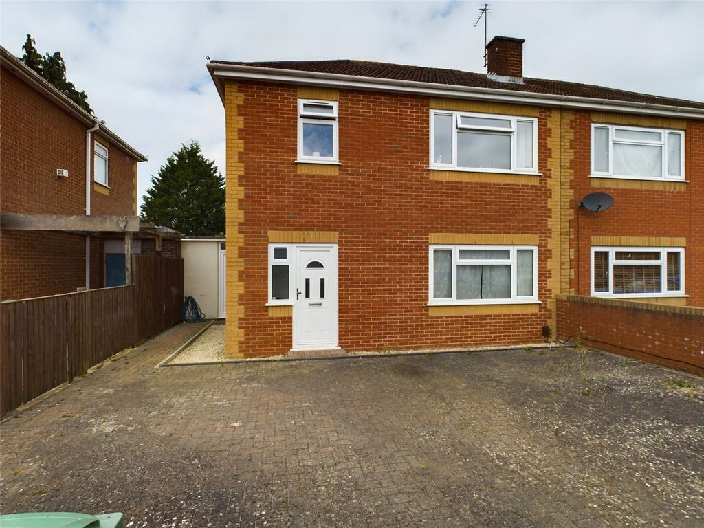 3 bed semidetached house for sale in Elmgrove Road, Hucclecote