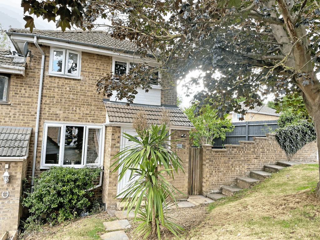 3 bed end terrace house for sale in Harmans Way, Weedon, Northampton