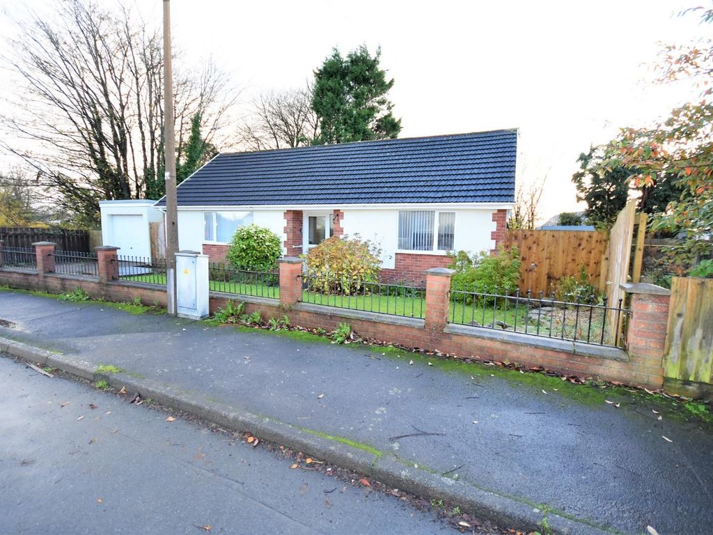 3 bed detached bungalow for sale in Broadmead Crescent,
