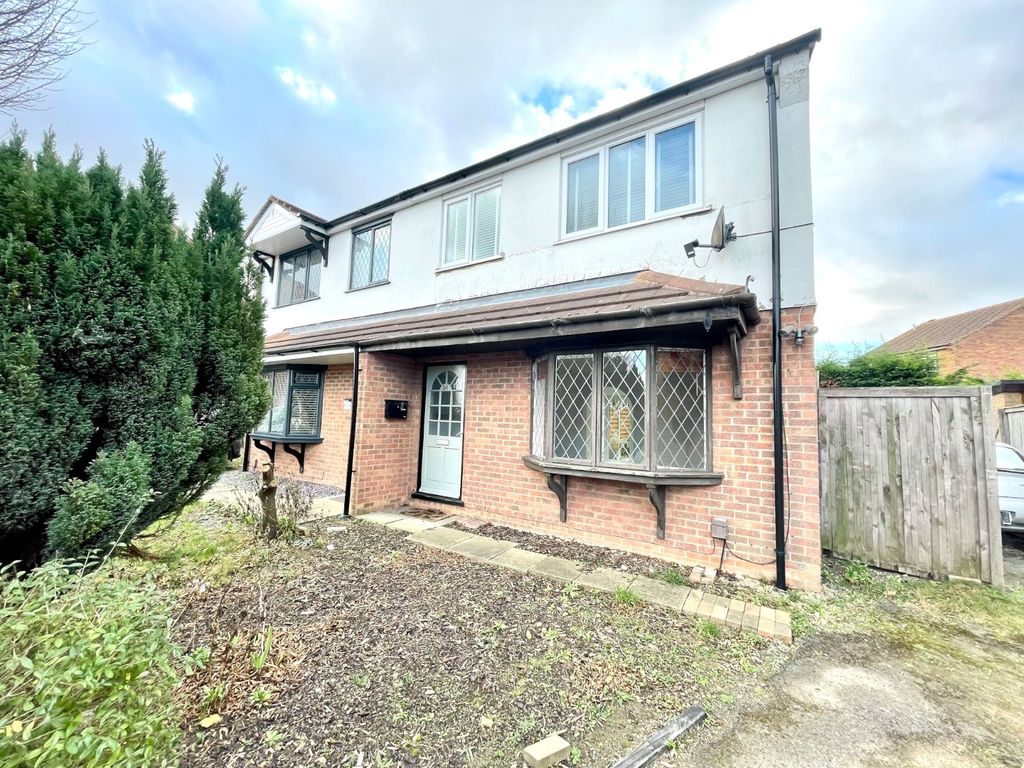 3 bed semidetached house for sale in Chedworth Road, Lincoln