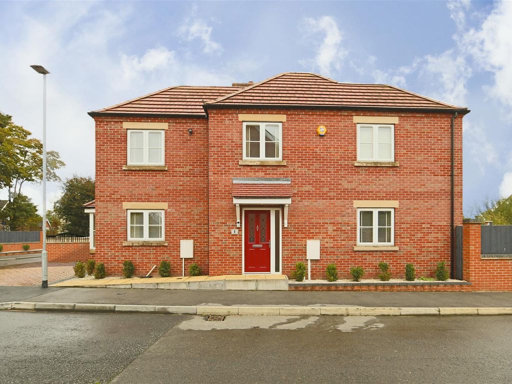 3 bed detached house for sale in Poets Close, Hucknall, Nottinghamshire