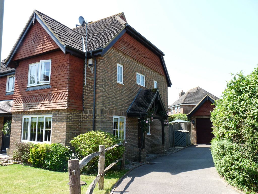 3 bed semidetached house to rent in Lincolns Mead, Lingfield RH7 Zoopla