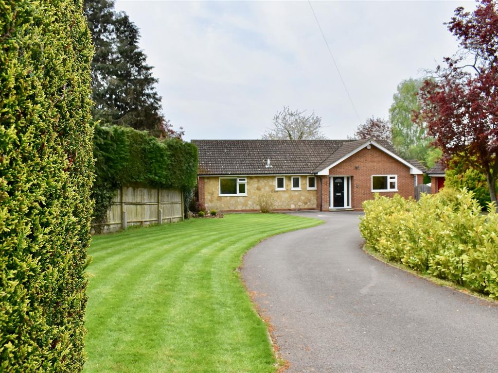 3 bed detached bungalow for sale in Roebuck Close, Ashtead KT21 Zoopla
