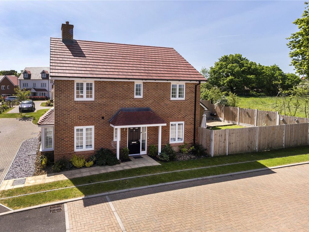 4 bed detached house for sale in Goodwood Road, Edenbridge, Kent TN8