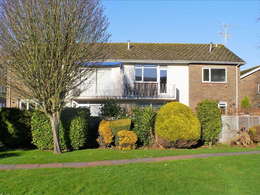 2 bed flat to rent in Grand Avenue, Worthing BN11, £1,300 pcm Zoopla