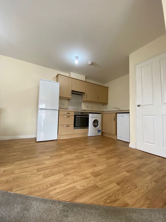 2 bed flat to rent in Hollins Court, Close, Prescot L34, £850