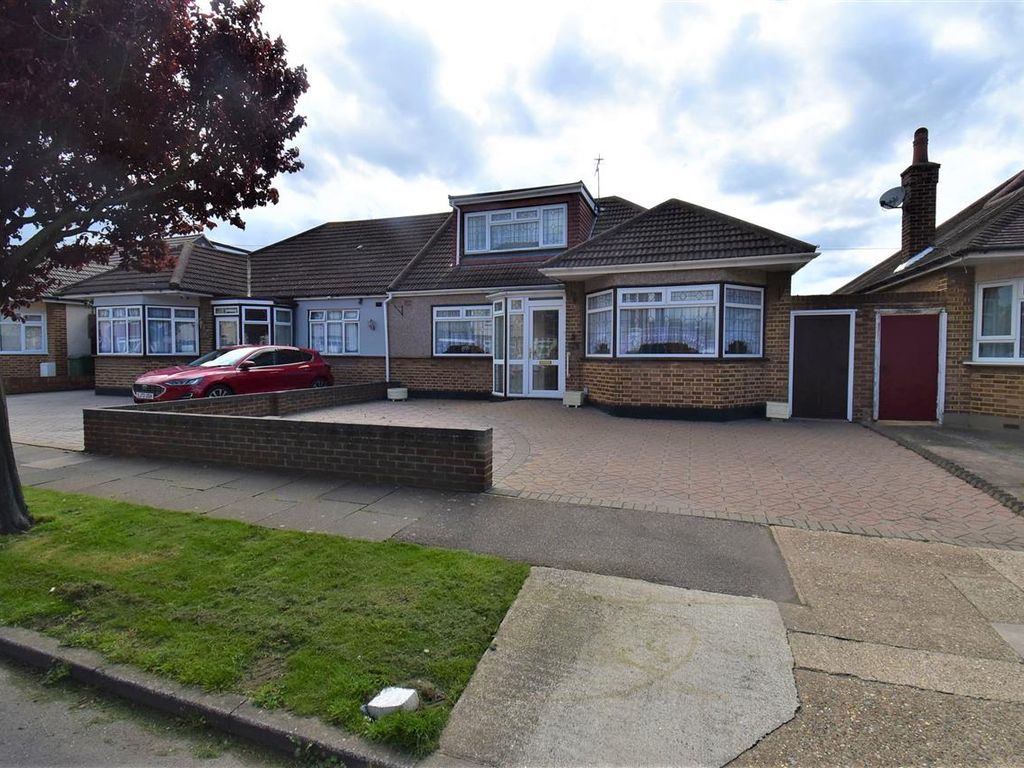 4 bed bungalow for sale in Carlton Road, Grays RM16 Zoopla