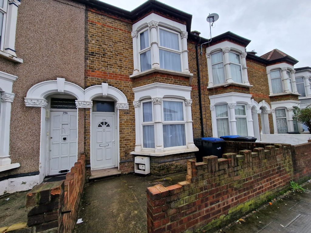 3 bed terraced house to rent in Hertford Road, London N9 Zoopla