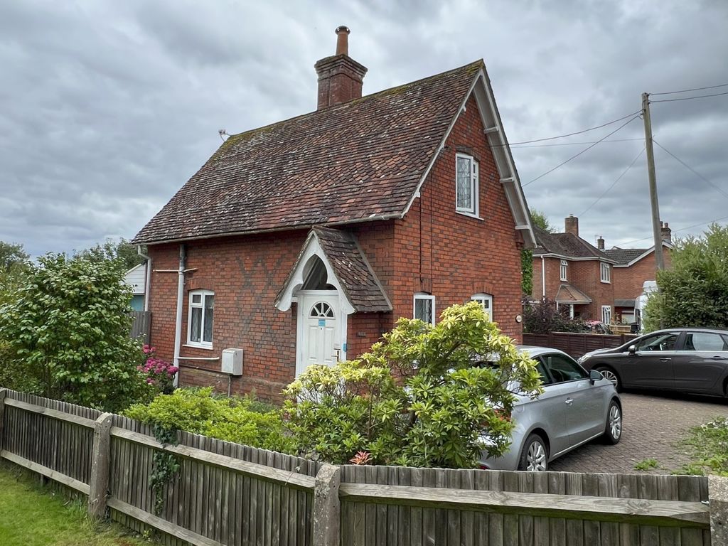 2 bed cottage for sale in Calmore Road, Southampton SO40, £295,000 Zoopla