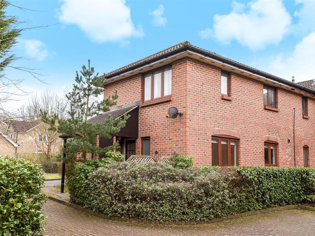 1 bed flat for sale in Merryman Drive Crowthorne, Berkshire RG45 Zoopla