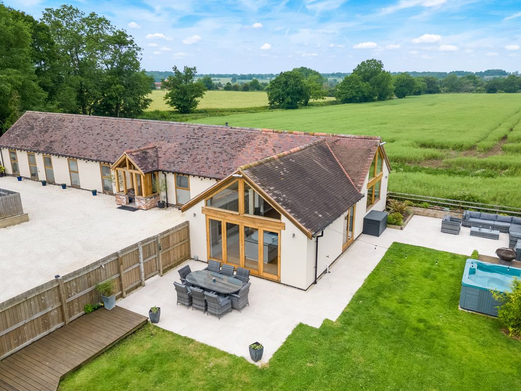 3 bed barn conversion for sale in Frankton Lane, Stretton On Dunsmore