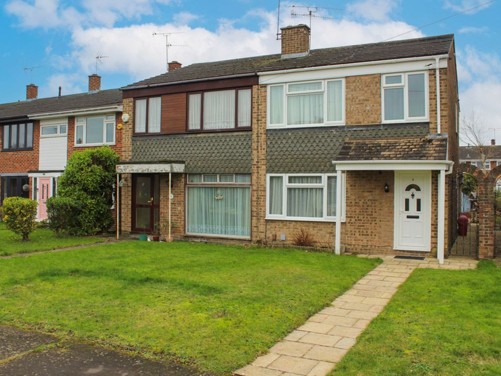 4 bed semidetached house for sale in Goodmayes Walk, Wickford SS12, £