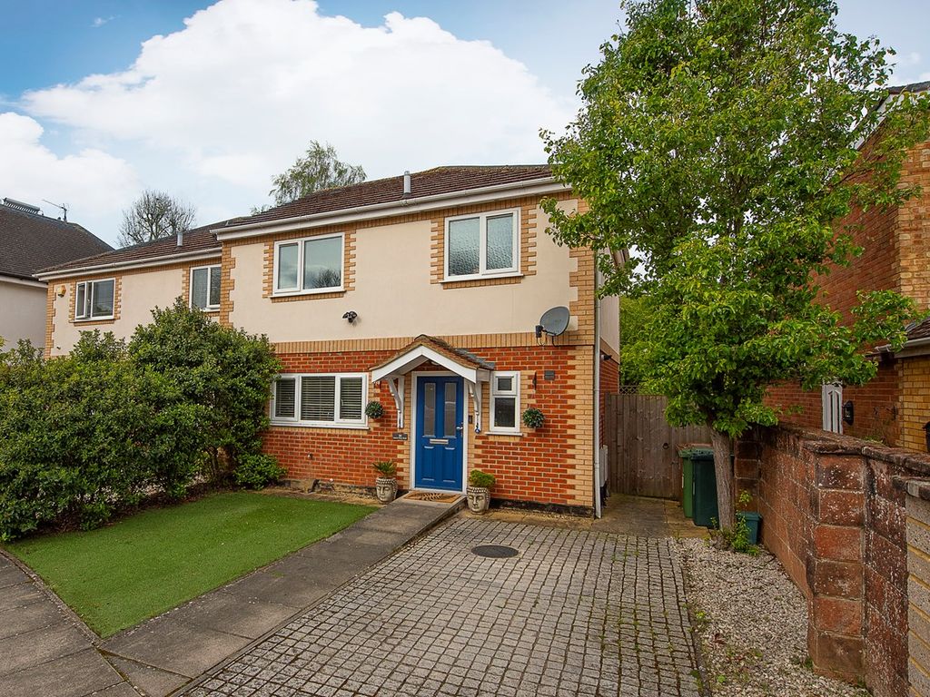 2 bed semidetached house for sale in Queen Mary Road, Shepperton TW17